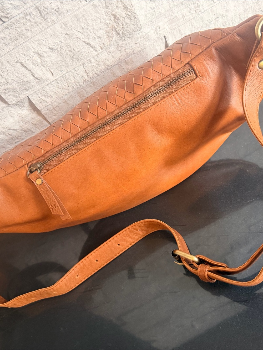 Mandrn Atlas Woven Leather Crossbody Belt Bag - Picture 6 of 8